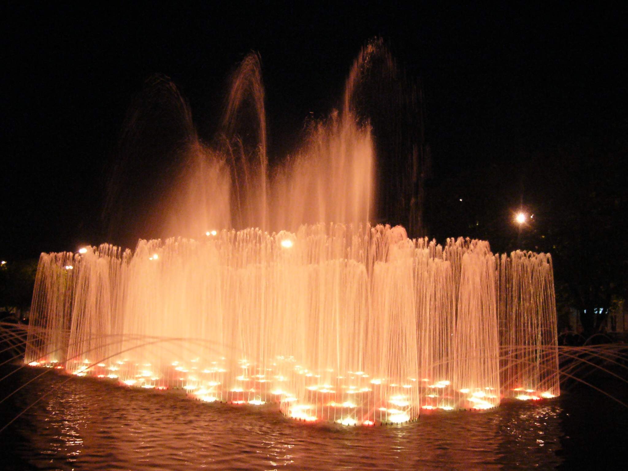 Подсветка фонтанов и водоёмов