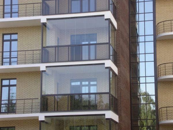 Пластиковые конструкции в остеклении балконов и лоджий