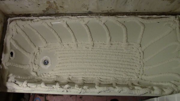 Что такое реставрация старой ванны с помощью акрилового вкладыша