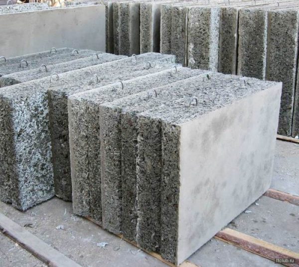 Газосиликатные пористые блоки из бетона.