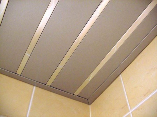 Металлический потолок: легок и удобен в монтаже