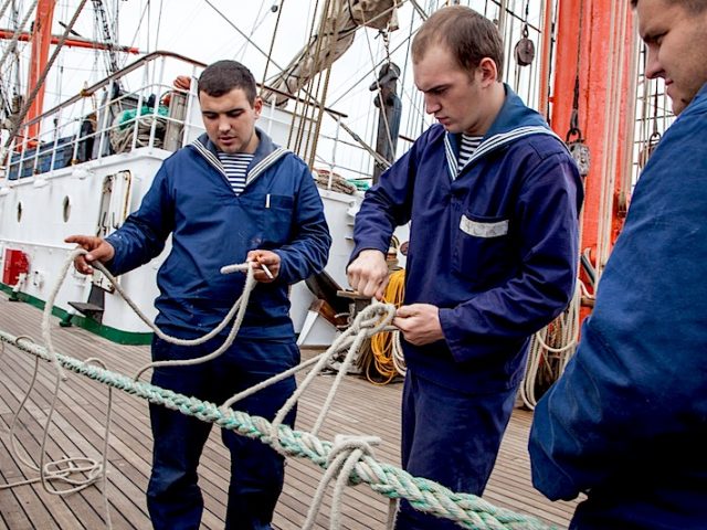 Условия приема на вакансии моряков в крюинговом агентстве