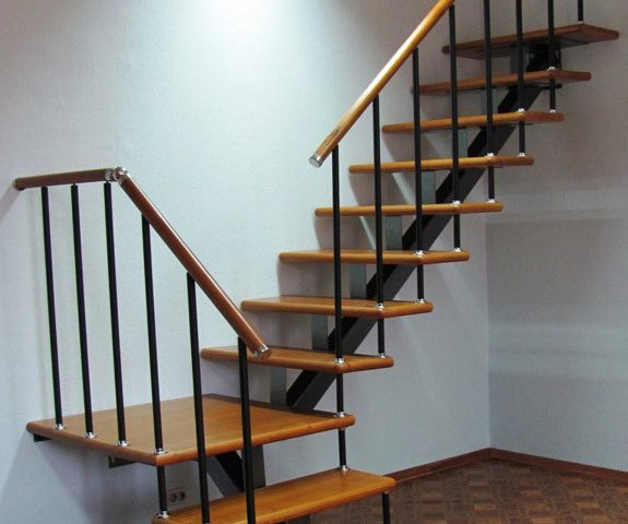 Как определиться с материалом лестницы в доме